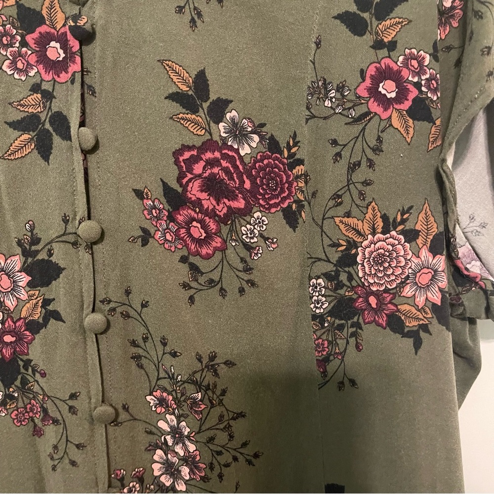 Torrid size 3 or 22/24 olive green floral button up blouse with corset detail! - Picture 4 of 7